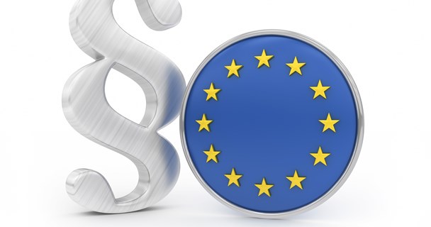 Illustrasjon av regelverkssymbol og EU-logo
