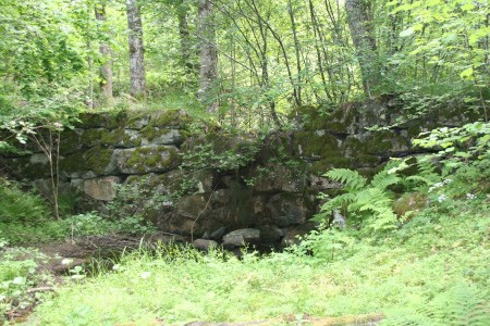 Muren til en av dammene