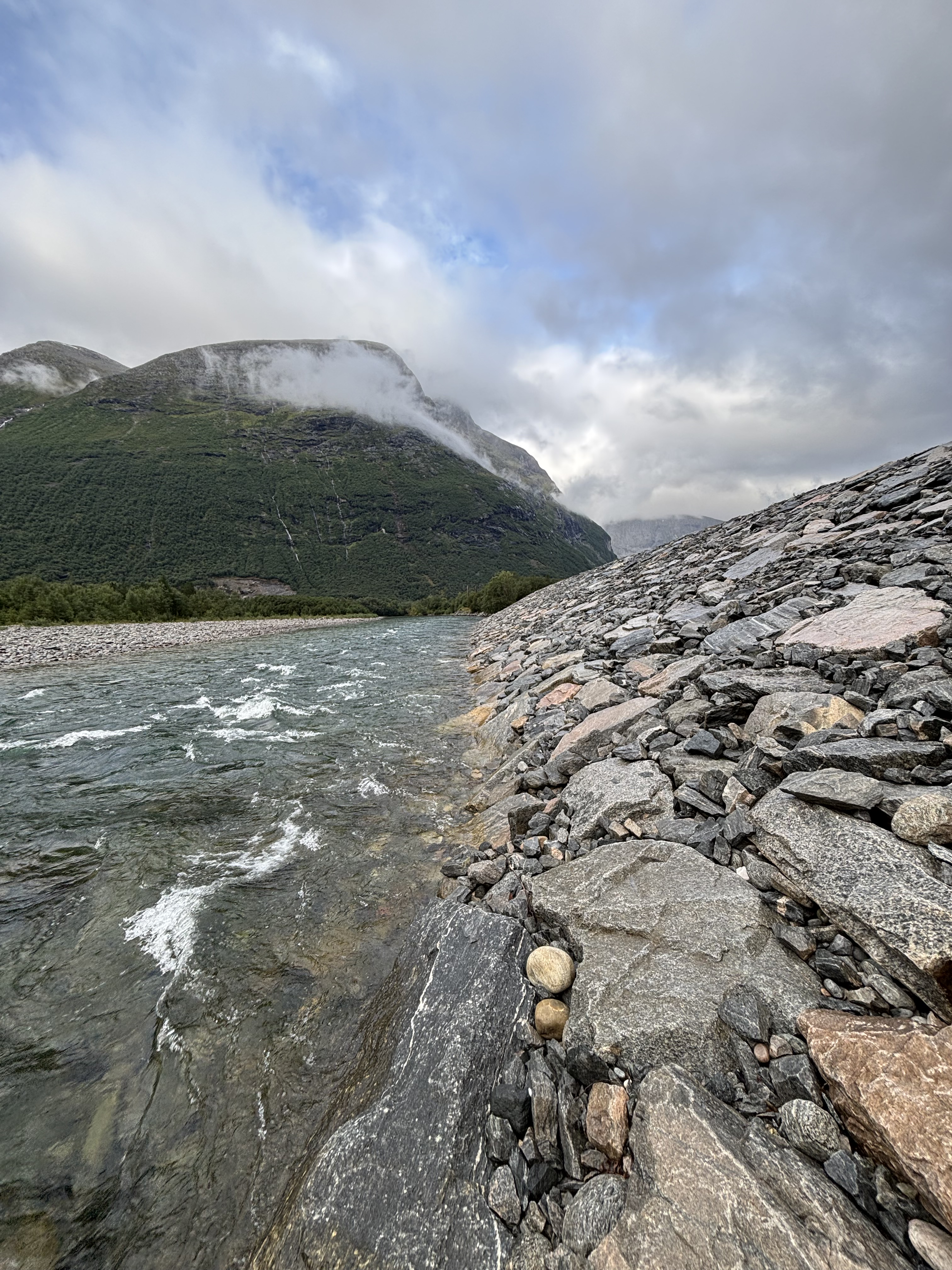 Nytt sikringsanlegg beskytter mot flom fra Driva. Foto: NVE