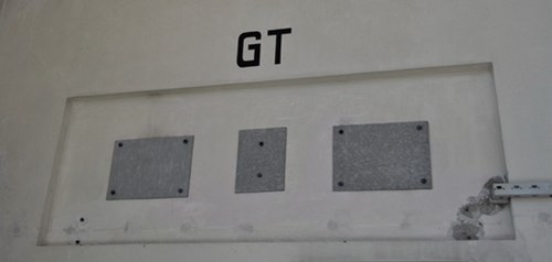 Initialene GT, fortsatt synlig inne i bygningen