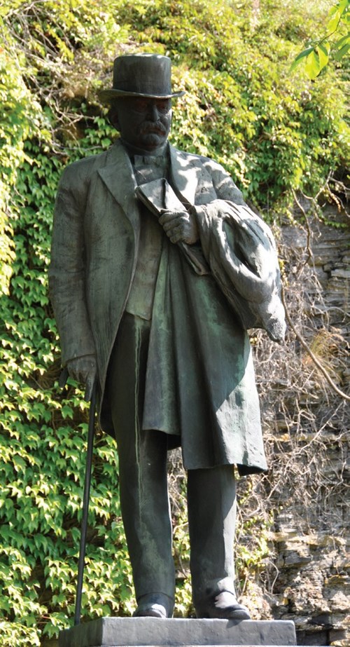 Statue av tidligere statsminister Gunnar Knudsen