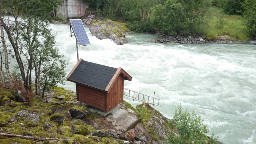 Målestasjon ved Haukåsgjelet i Jostedøla. Foto: F. Wenger